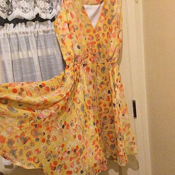 ⭐️ BB Dakota Semi Sheer Pattern Dress “Great For Summer” - Picture 2 of 6